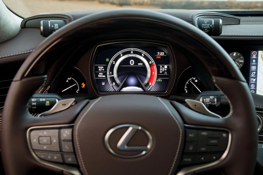 Панель приборов Lexus LS500h AWD 2017 года  (NA) (фото 46 из 96)